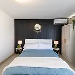 Stylish, Newly Renovated Studio Near Waikiki Beach!