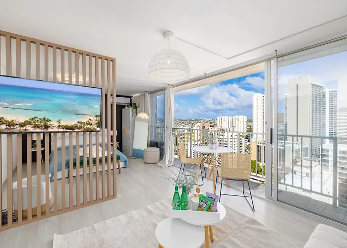 Stylish, Newly Renovated Studio Near Waikiki Beach!