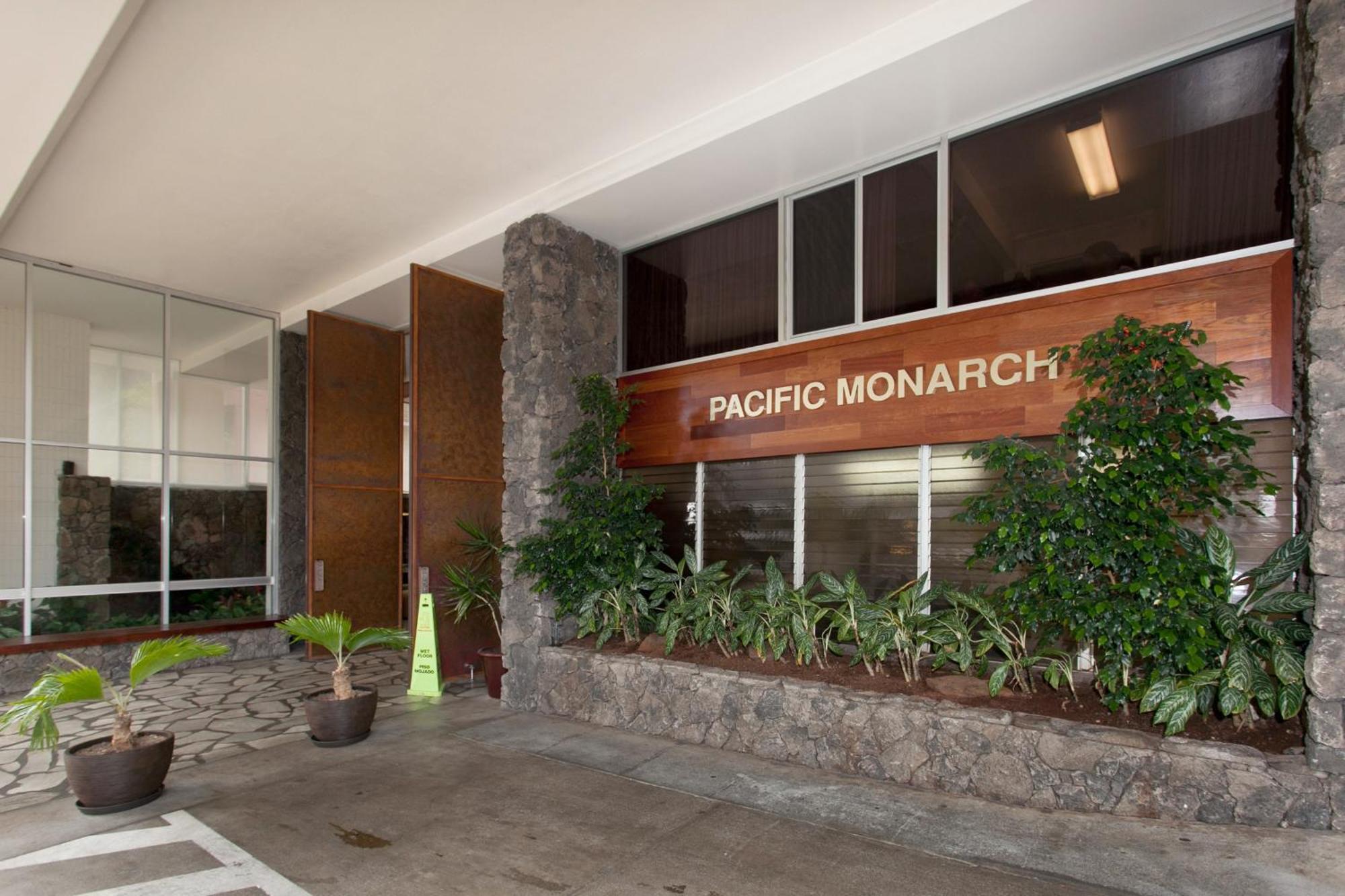 Stylish, Newly Renovated Near Waikiki Beach! Honolulu