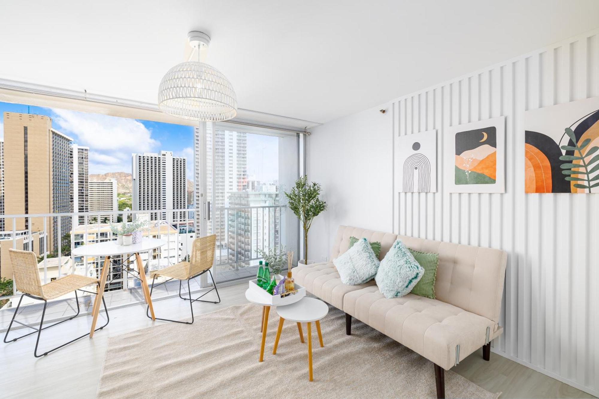 Apartment Stylish, Newly Renovated Near Waikiki Beach! Honolulu