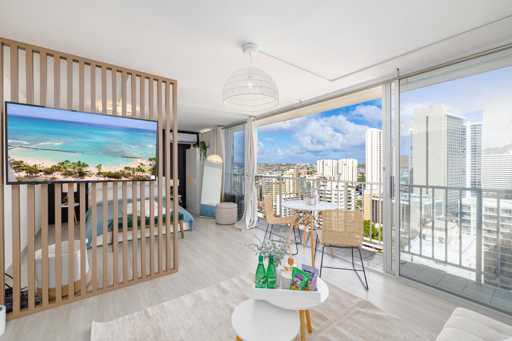 Apartment Stylish, Newly Renovated Near Waikiki Beach!