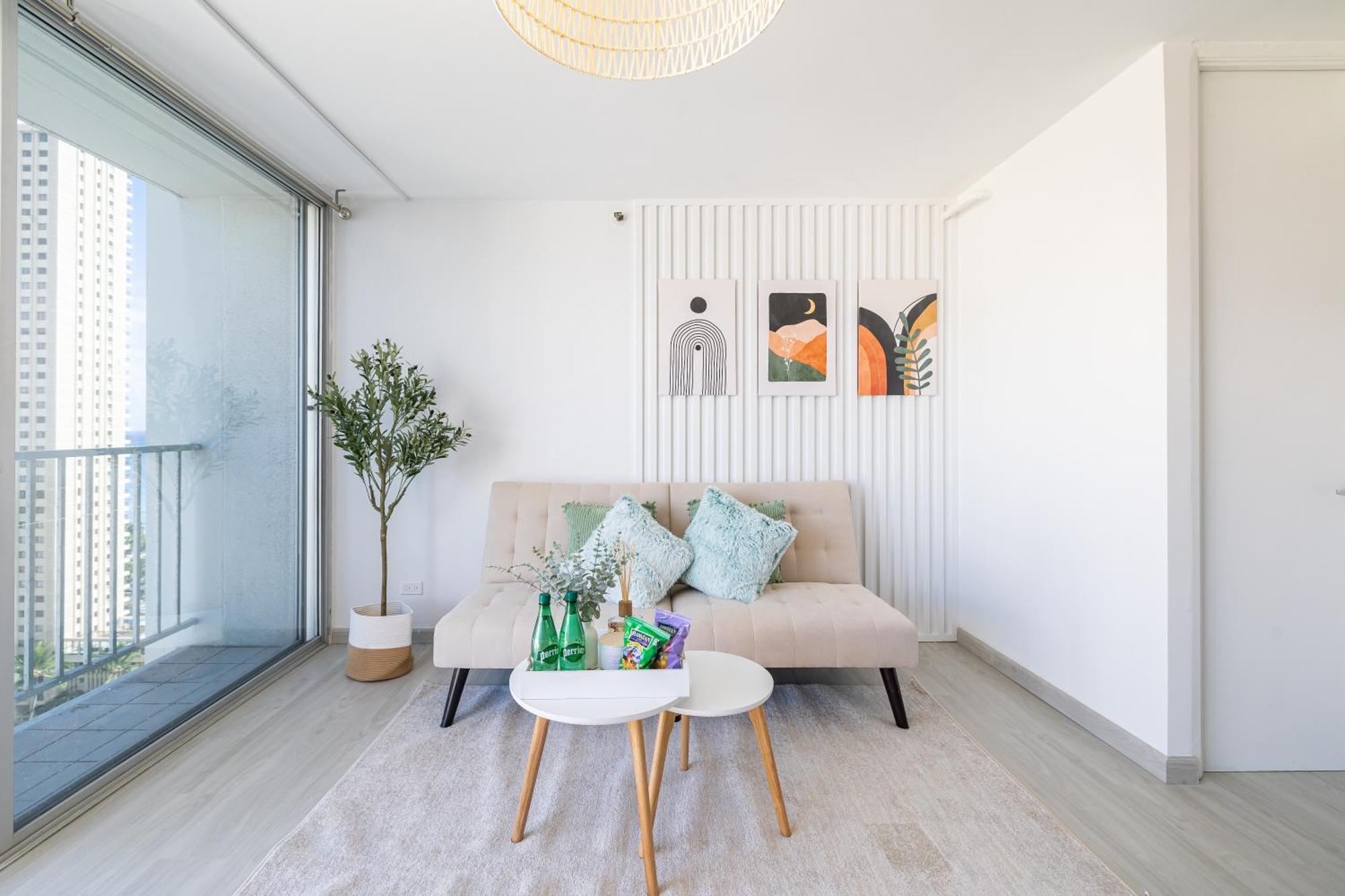 Stylish, Newly Renovated Near Waikiki Beach! * Honolulu