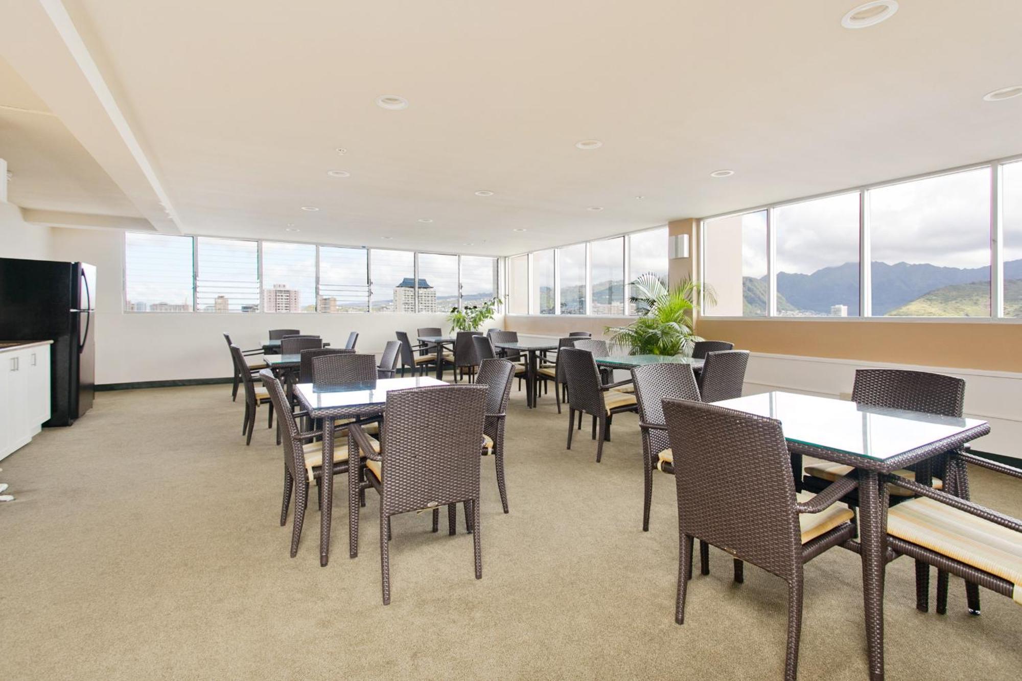 Stylish, Newly Renovated Near Waikiki Beach! * Honolulu